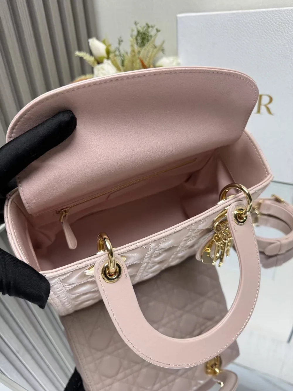 레이디 백 미디움 파우더핑크( 24cm X 20cm X 11cm) 상세