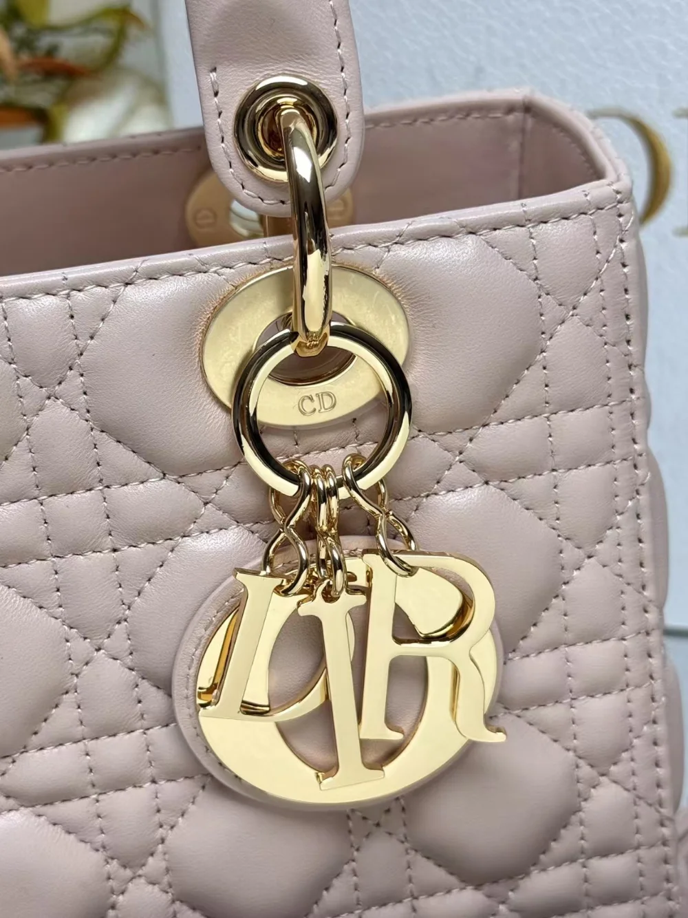 레이디 백 미디움 파우더핑크( 24cm X 20cm X 11cm) 상세