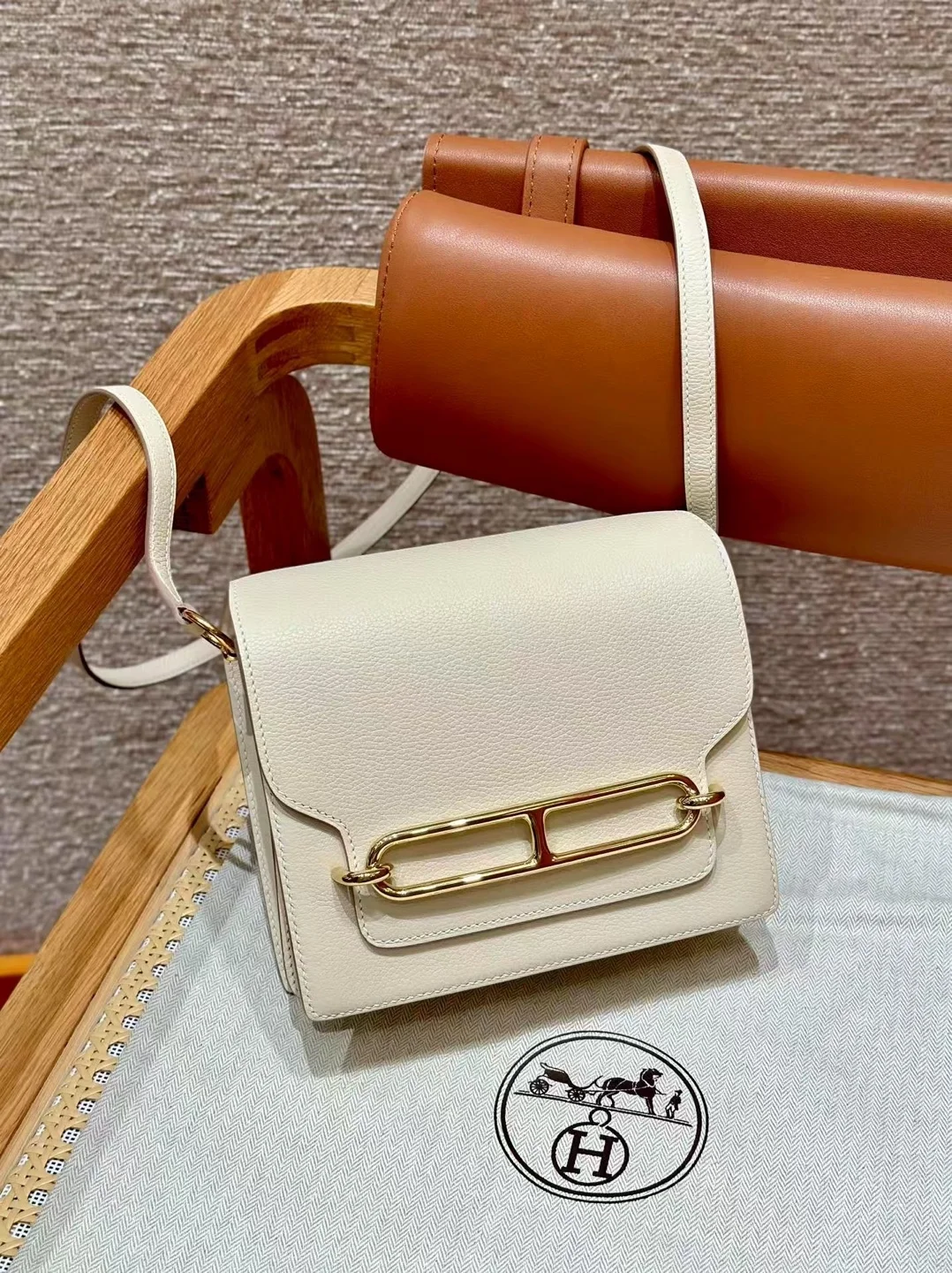 Roulis 미니 백 (19cm X 15cm X 6cm)