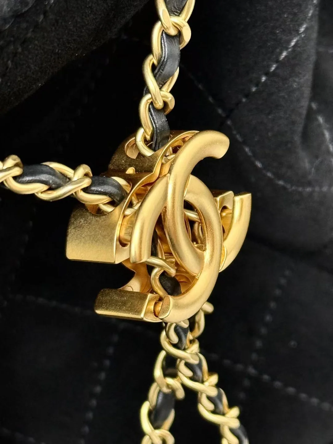 25c 뉴 호보백 블랙 스웨이드 상세