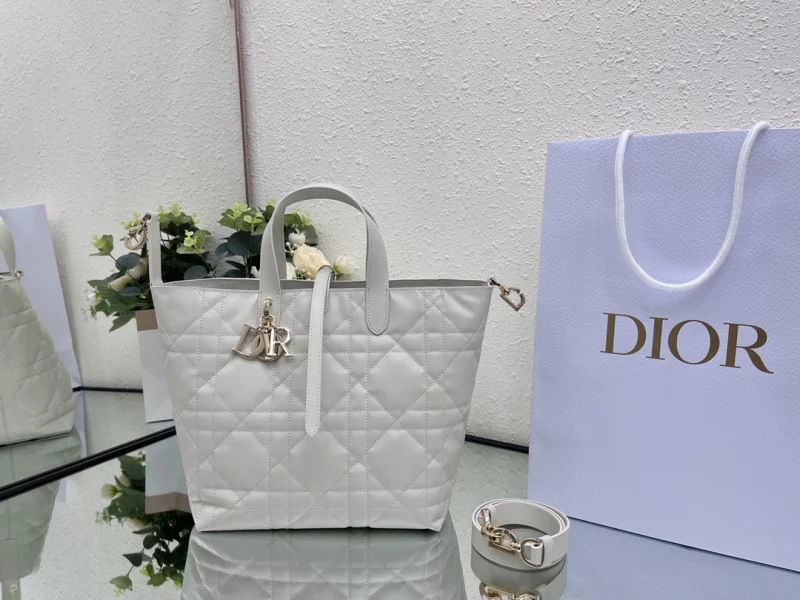 뚜주흐 미디엄 버티컬 토트백 라떼 상세