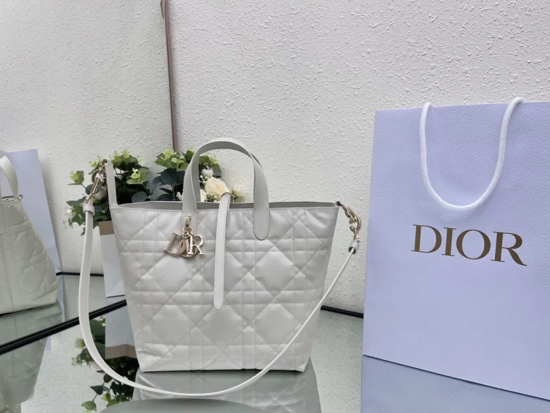 뚜주흐 미디엄 버티컬 토트백 라떼 상세