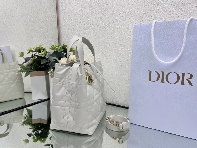 뚜주흐 미디엄 버티컬 토트백 라떼 상세