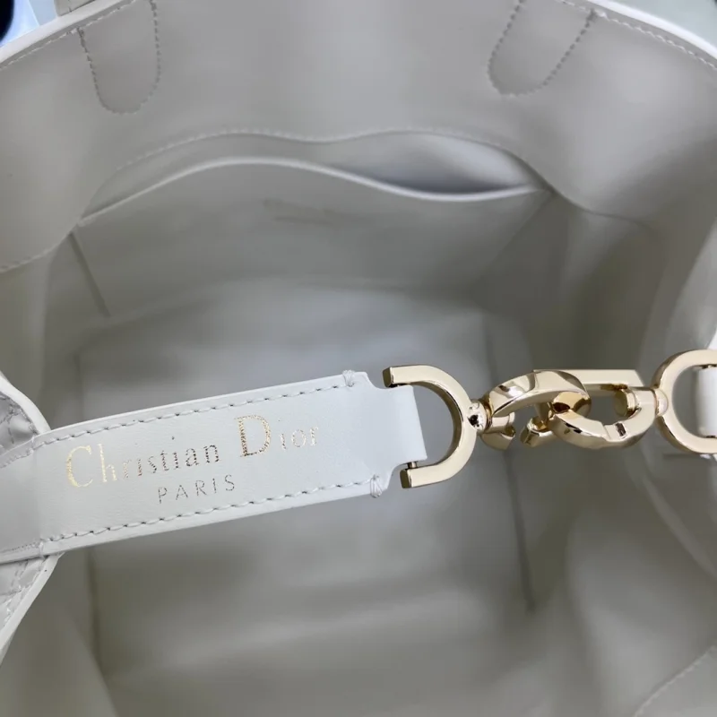 뚜주흐 미디엄 버티컬 토트백 라떼 상세