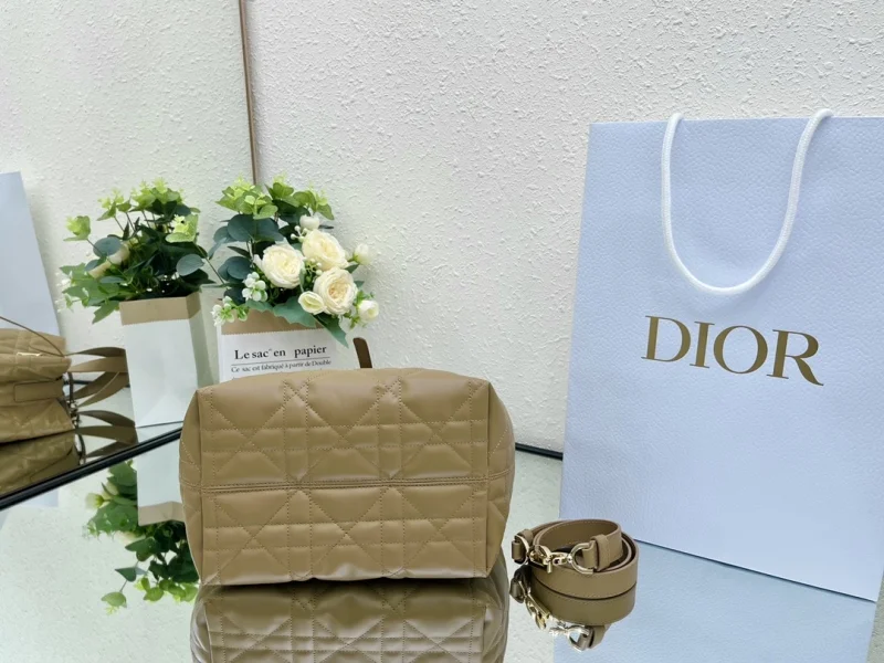 뚜주흐 미디엄 버티컬 토트백 베이지 상세