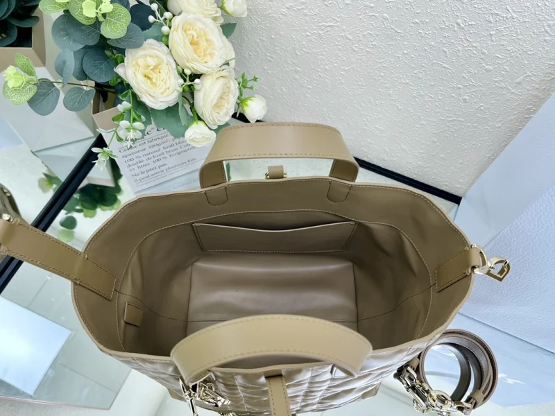 뚜주흐 미디엄 버티컬 토트백 베이지 상세