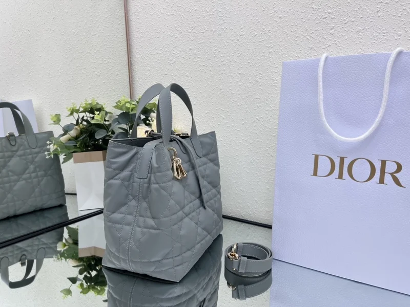 뚜주흐 미디엄 버티컬 토트백 클라우드 블루 상세