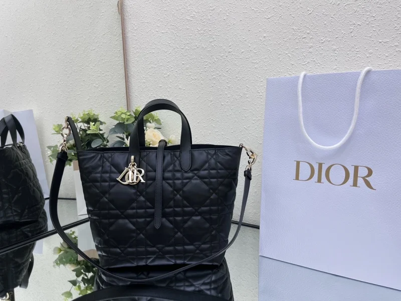 뚜주흐 미디움 버티컬 토트백 랙   23 * 24 * 16 상세