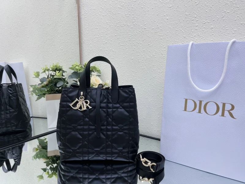 뚜주흐 미디움 버티컬 토트백 랙   23 * 24 * 16 상세