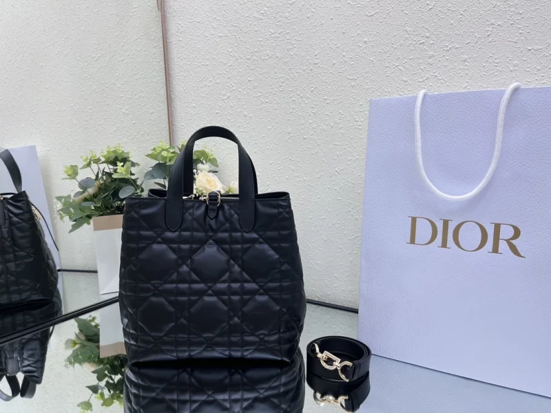 뚜주흐 미디움 버티컬 토트백 랙   23 * 24 * 16 상세