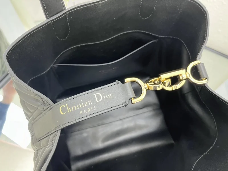 뚜주흐 미디움 버티컬 토트백 랙   23 * 24 * 16 상세