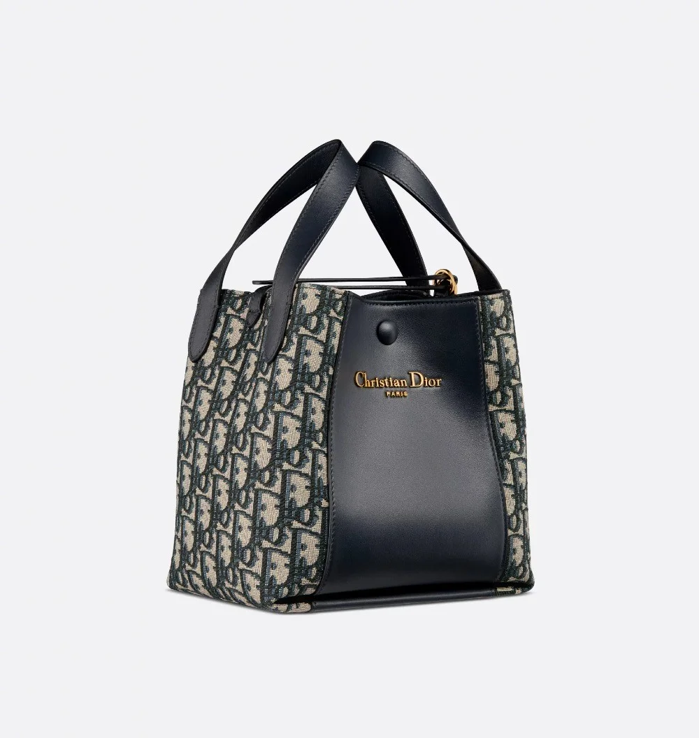 시그니쳐 스몰 버킷백 (19 * 21 * 11cm)