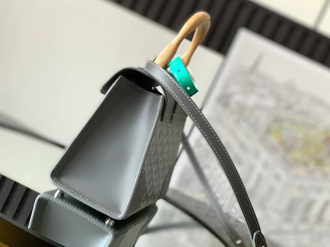 스트럭쳐 사이공 미니백 그레이  (20cm X 15cm X 7.5cm) 상세