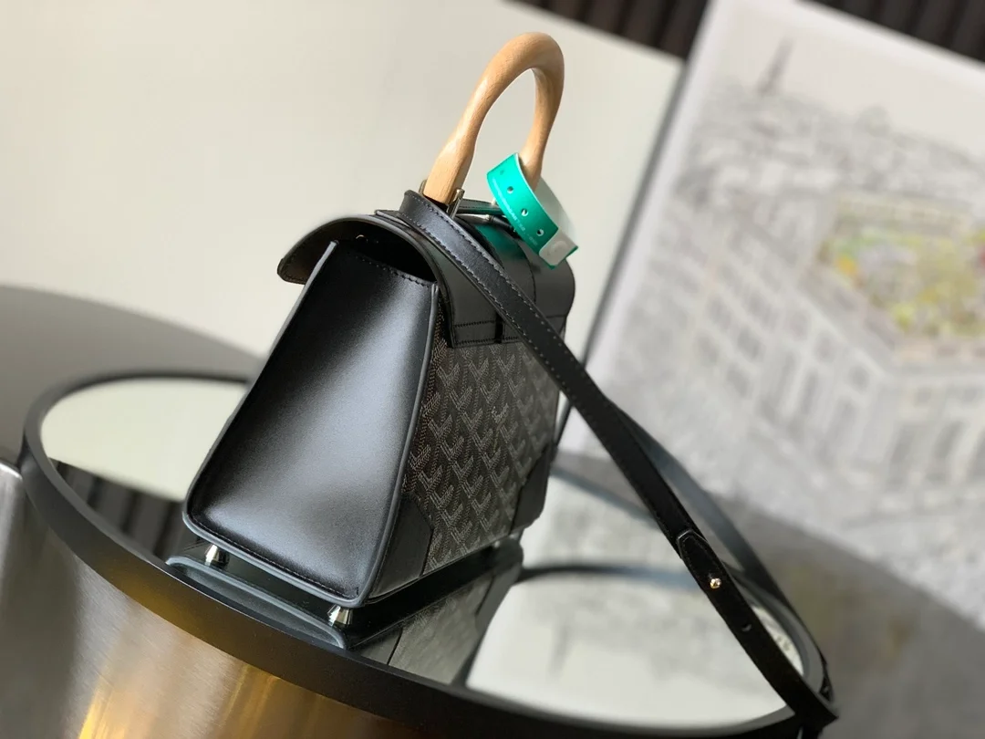 스트럭쳐 사이공 미니백 블랙  (20cm X 15cm X 7.5cm) 상세