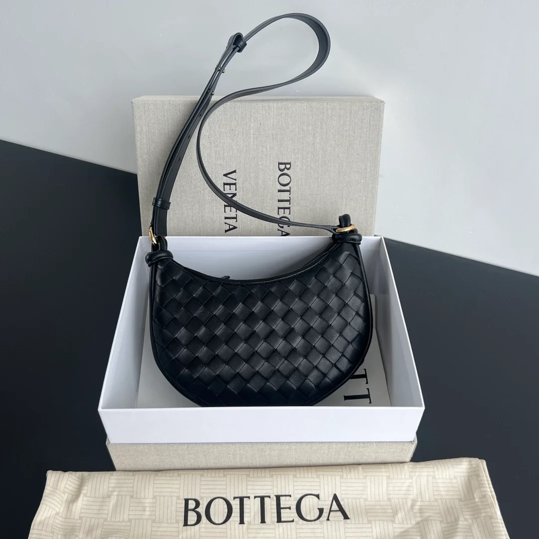 제멜리 메신저 백 블랙 상세