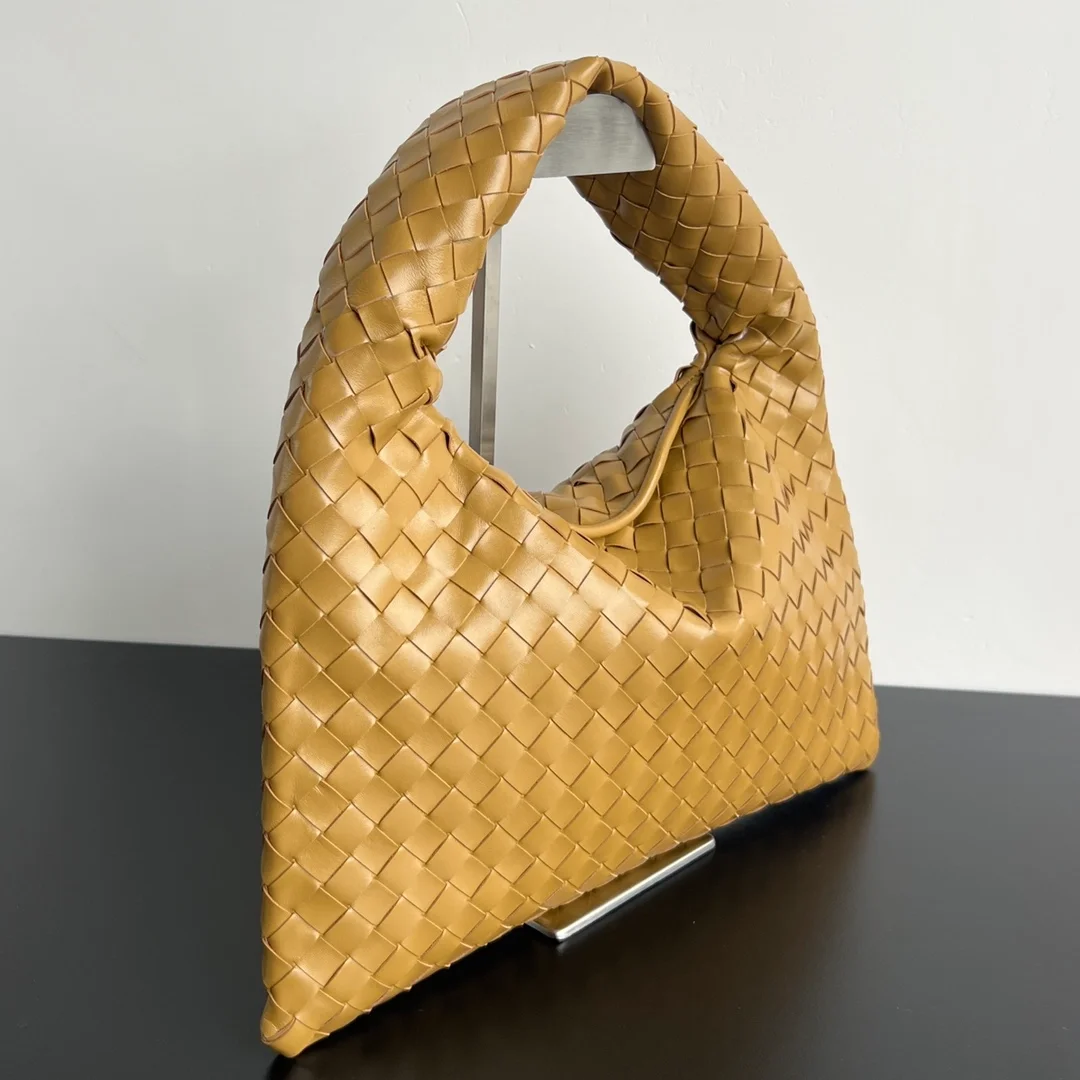 인트레치아토 스몰 홉 숄더백 프랄린 상세