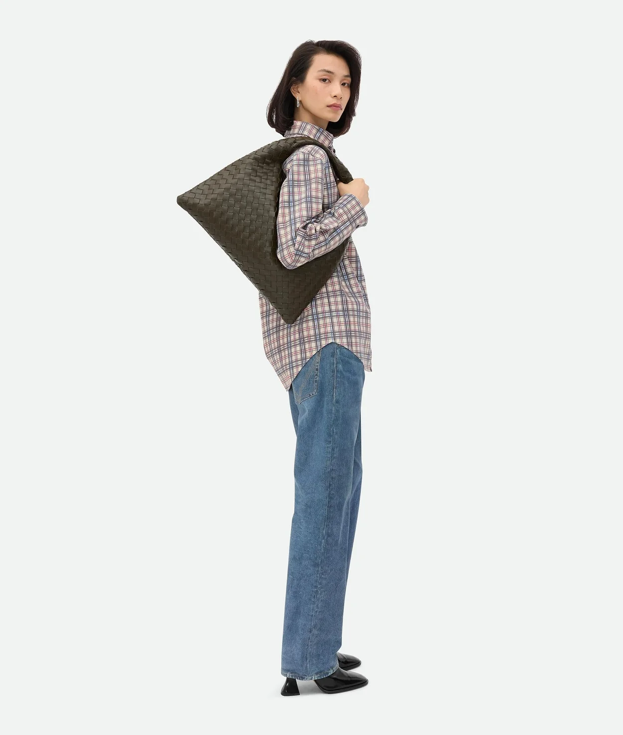 인트레치아토 스몰 홉 숄더 백 카키 상세