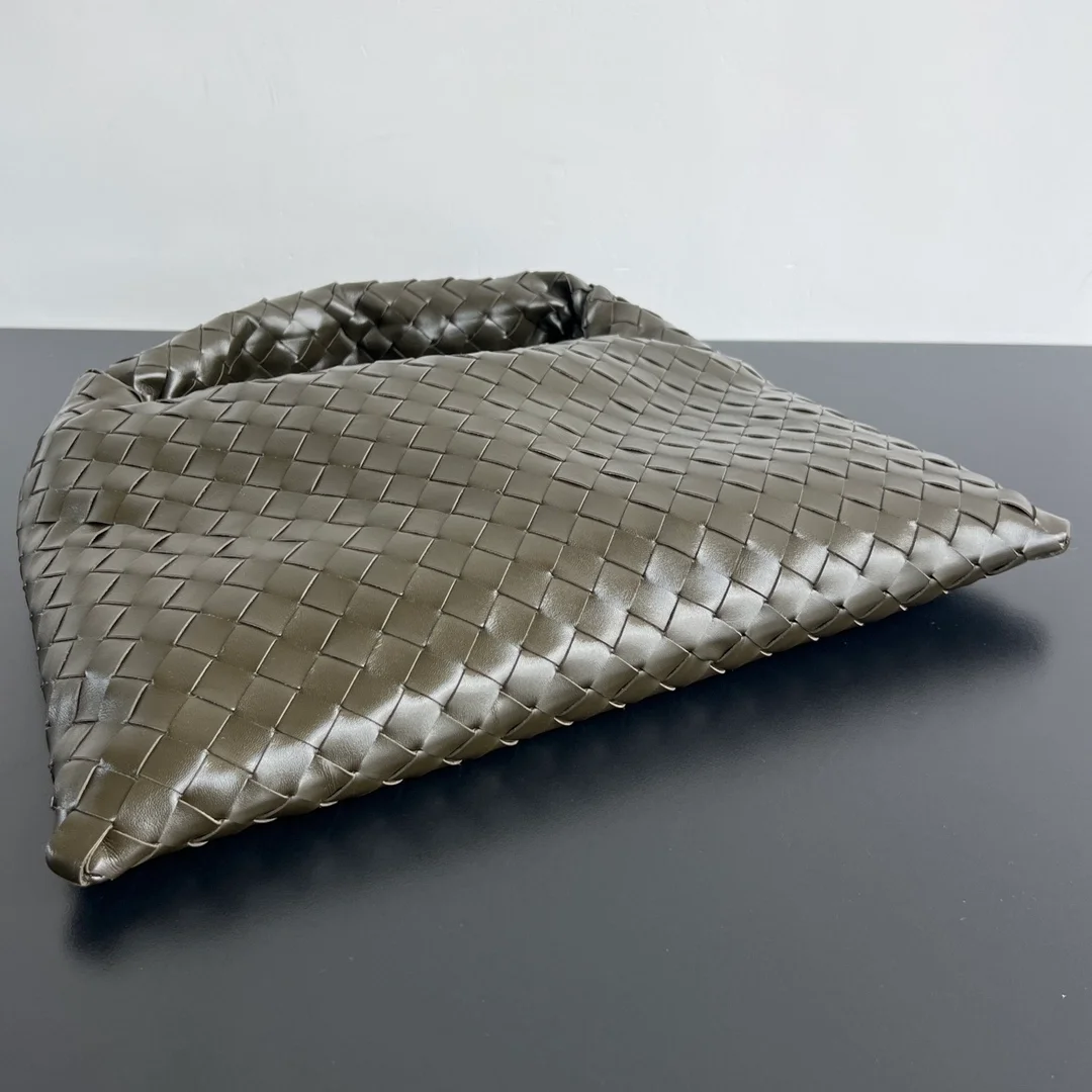 인트레치아토 스몰 홉 숄더 백 카키 상세