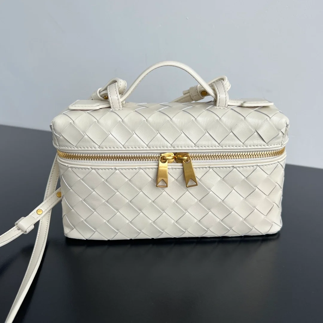 스트랩 베니티 케이스 화이트 상세