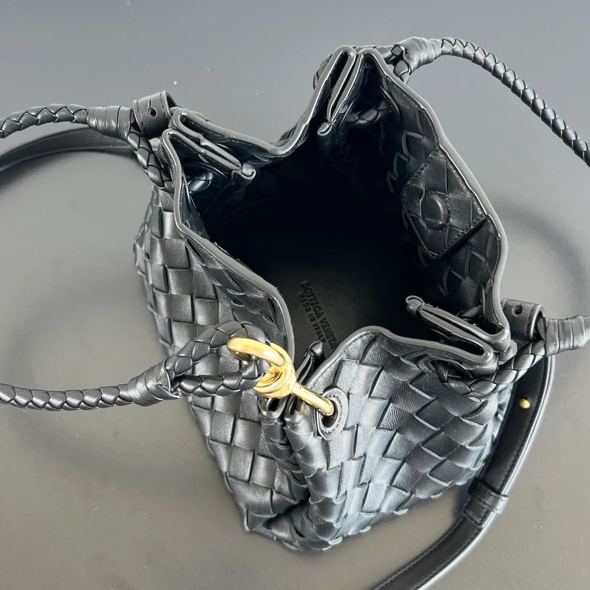 스몰 파라슈트 백 블랙 (21cm X 17cm X 16.5cm) 상세