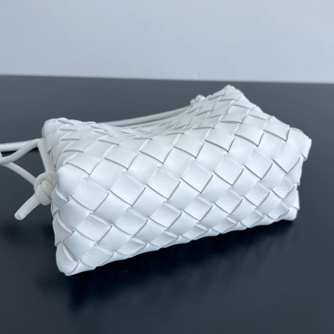 미니 레더 루프백 화이트 상세