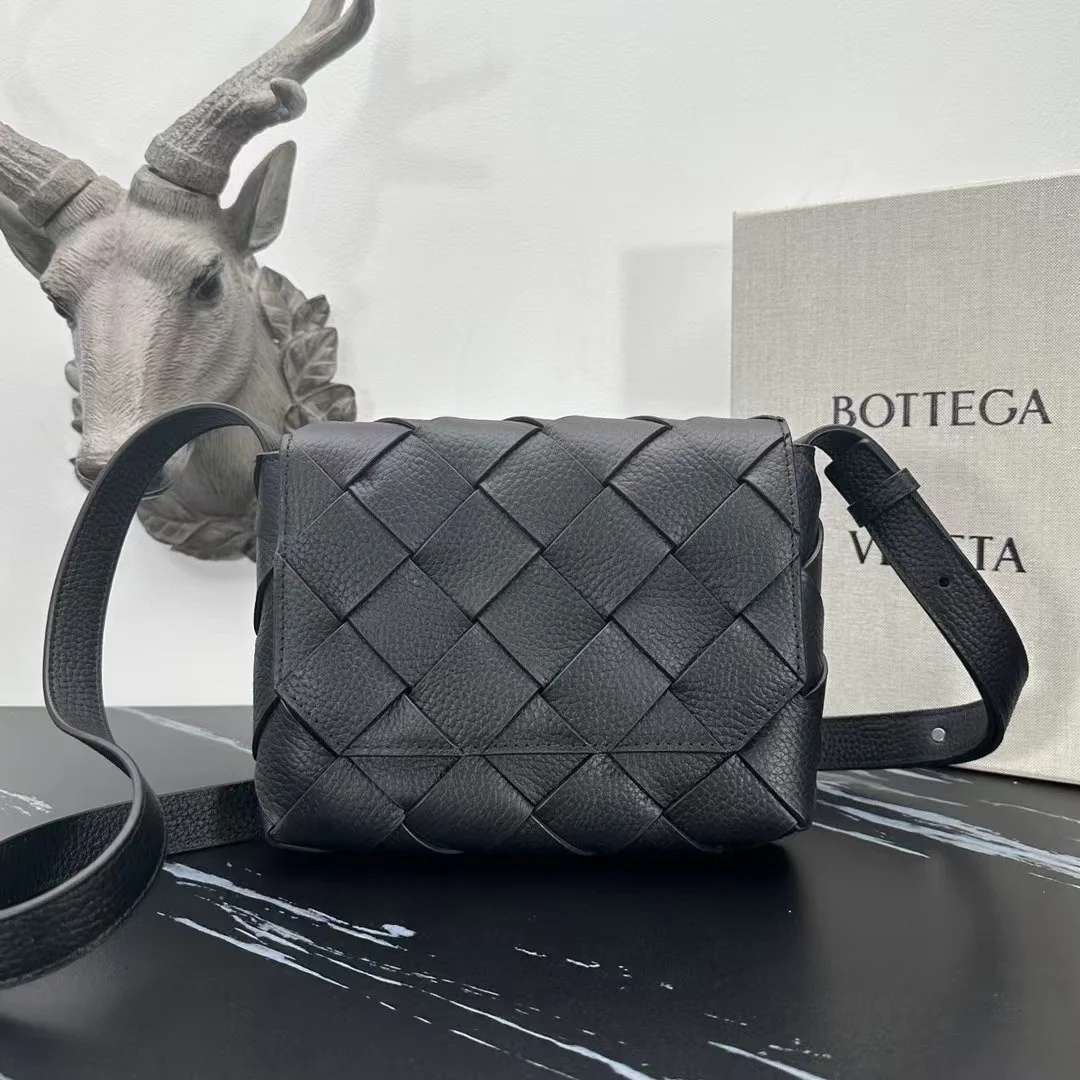 그레인 레더 크로스바디 백 상세