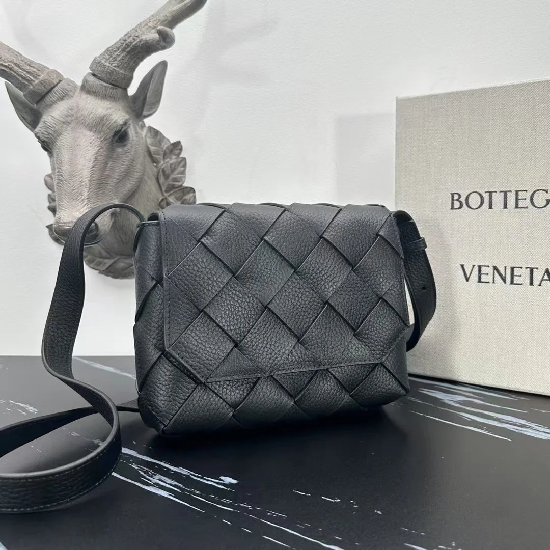 그레인 레더 크로스바디 백 상세