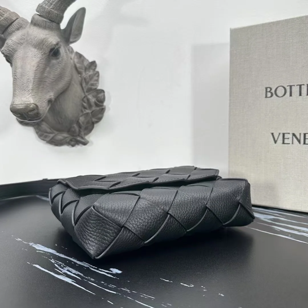 그레인 레더 크로스바디 백 상세