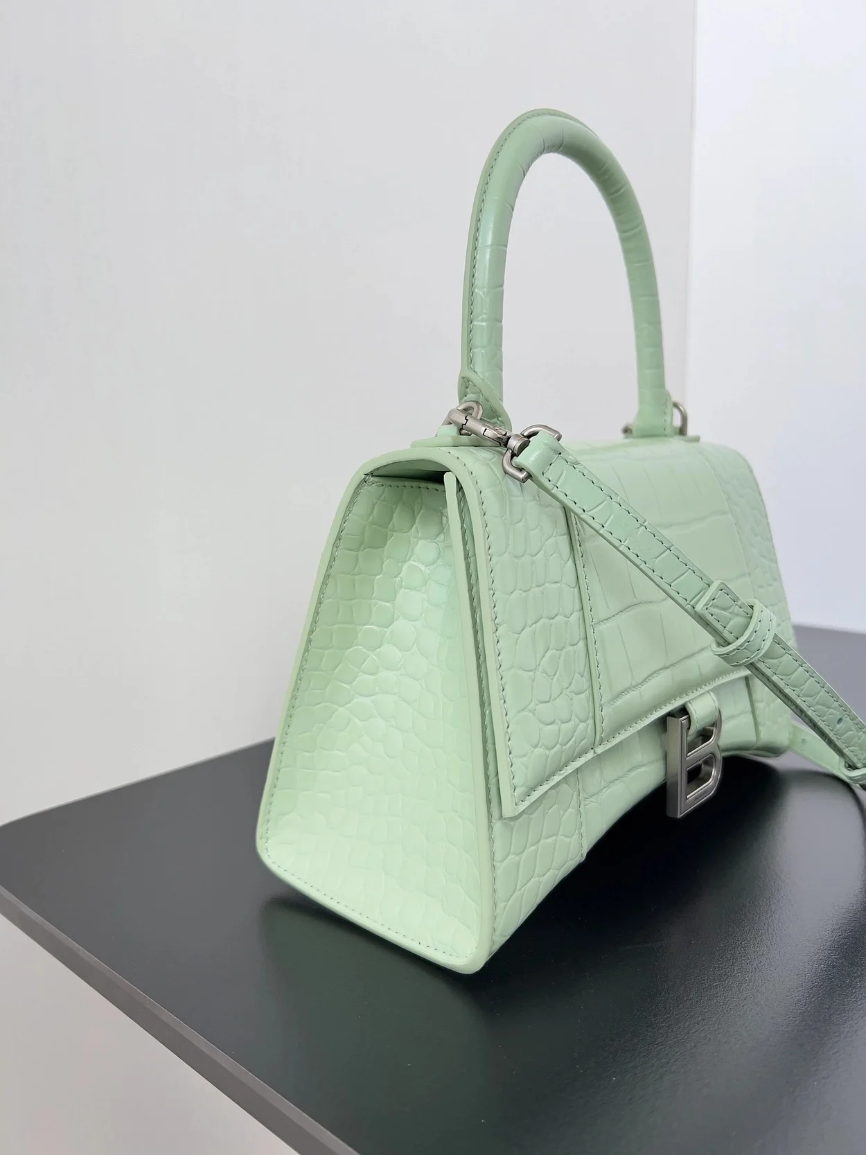 아워글래스 크로커다일 크로스 상세