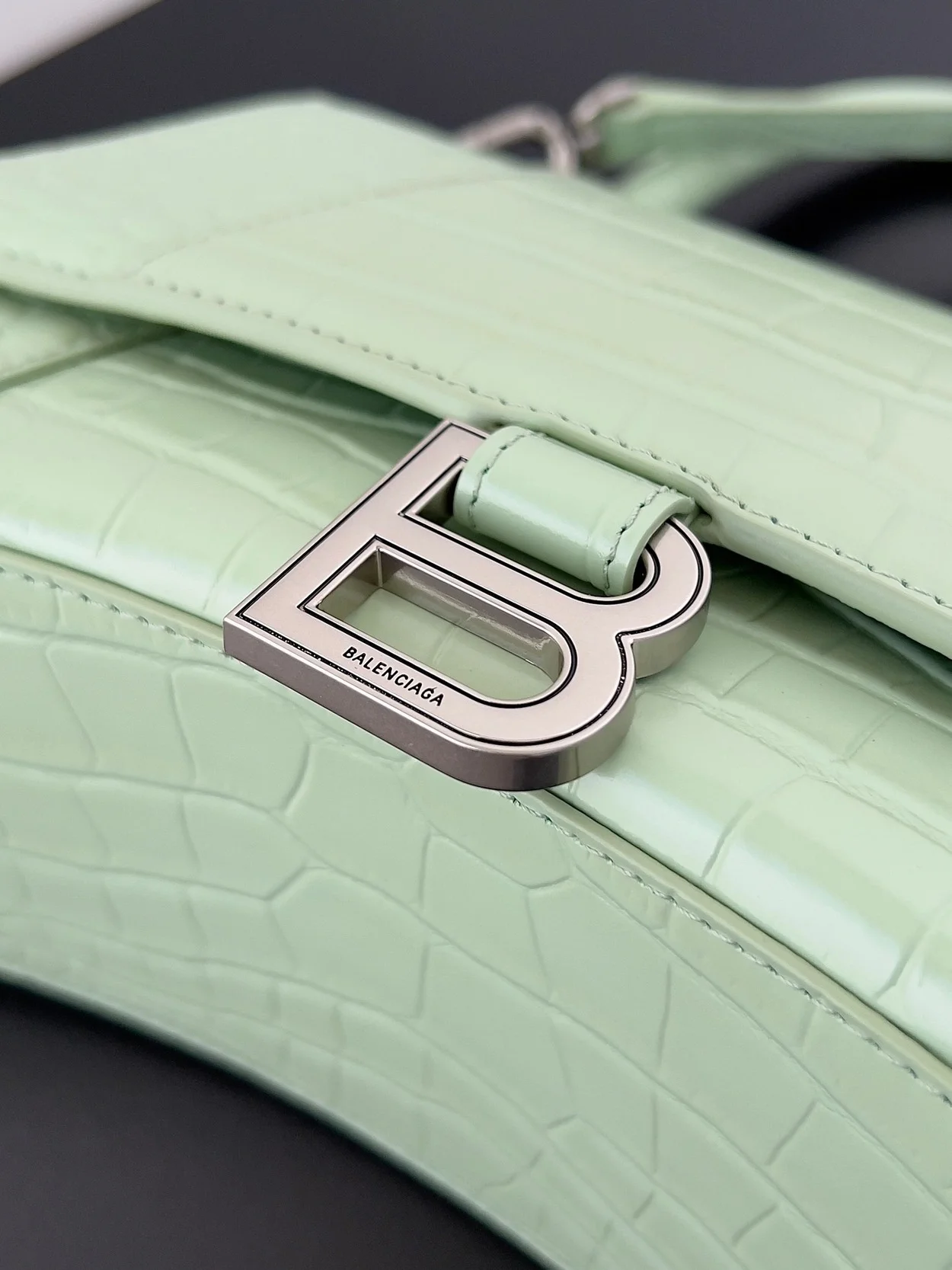 아워글래스 크로커다일 크로스 상세