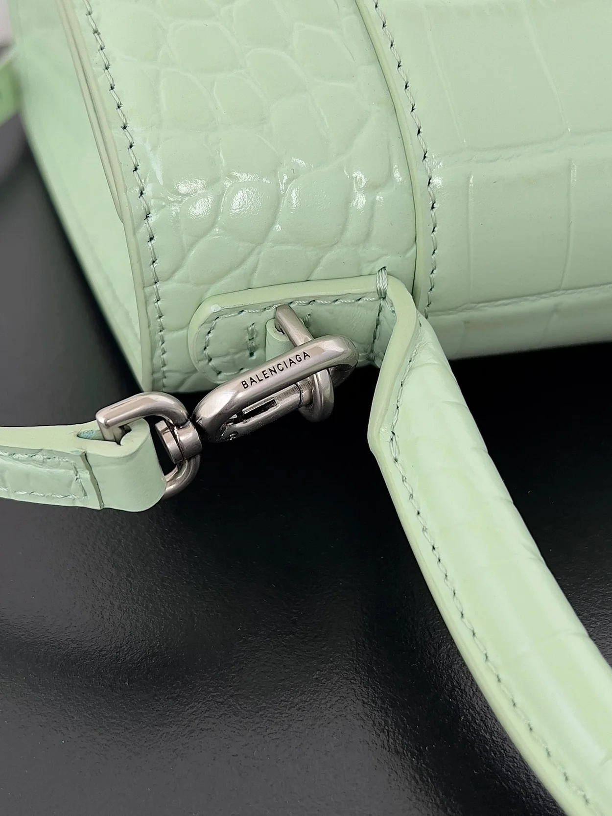 아워글래스 크로커다일 크로스 상세