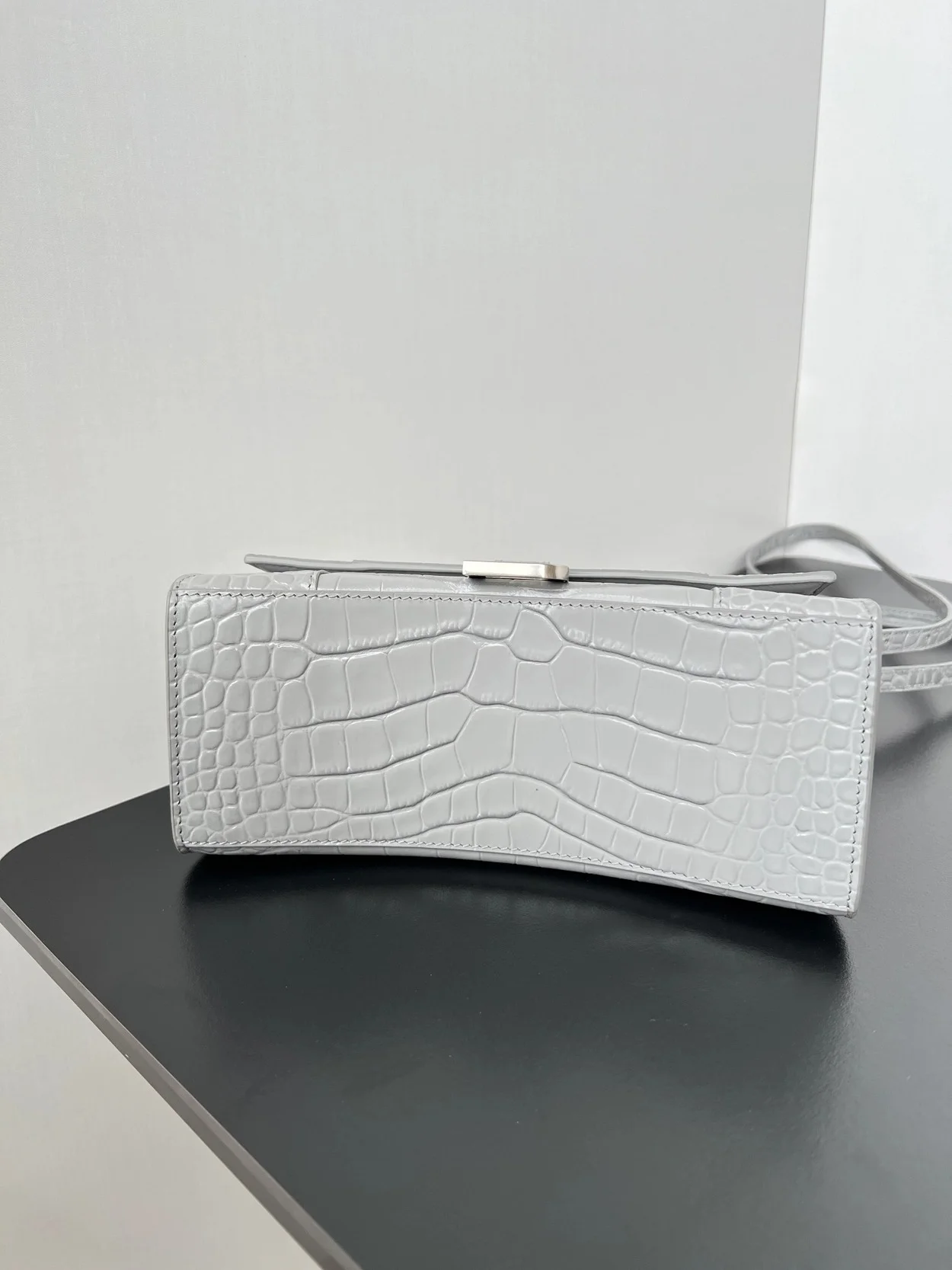 아워글래스 스몰 크로커다일 상세