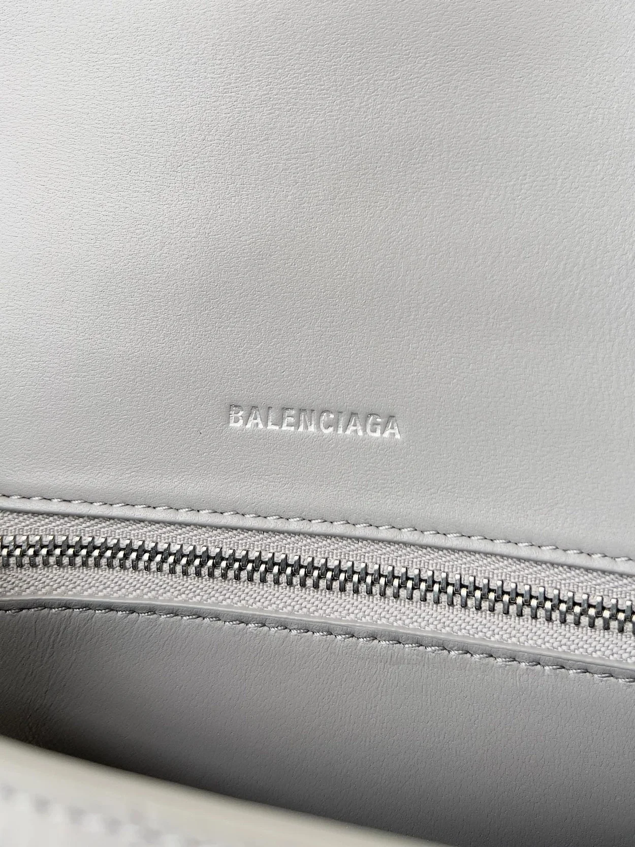 아워글래스 스몰 크로커다일 상세