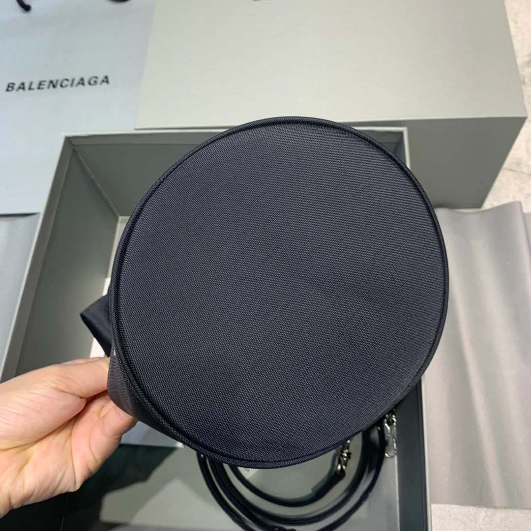 휠드로 스트링 버킷백 블랙 상세