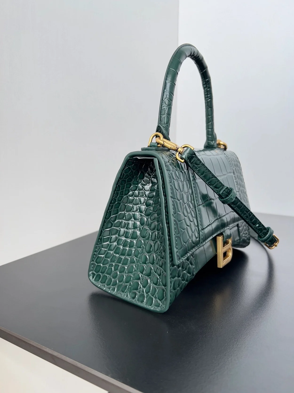 아워글래스 XS 크로커다일 다크그린 상세