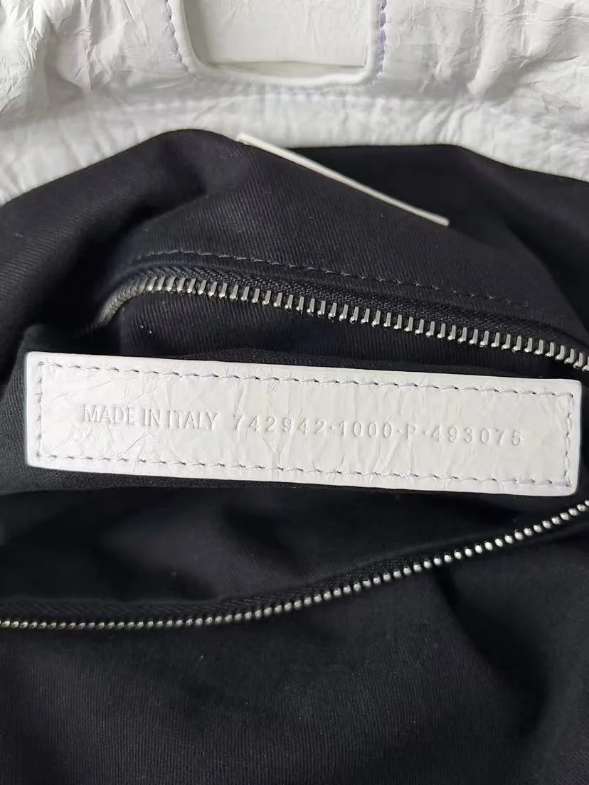 크러쉬 미디움 토트백 옵틱 화이트 상세