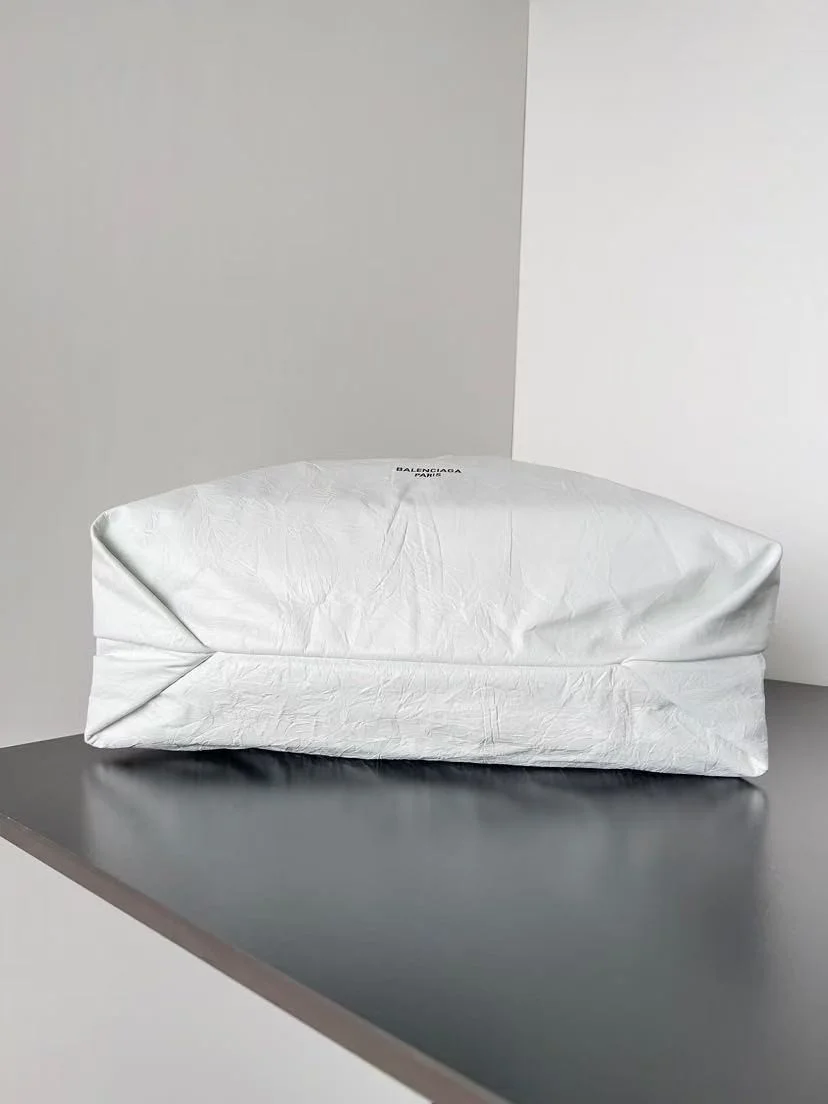 크러쉬 미디움 토트백 옵틱 화이트 상세