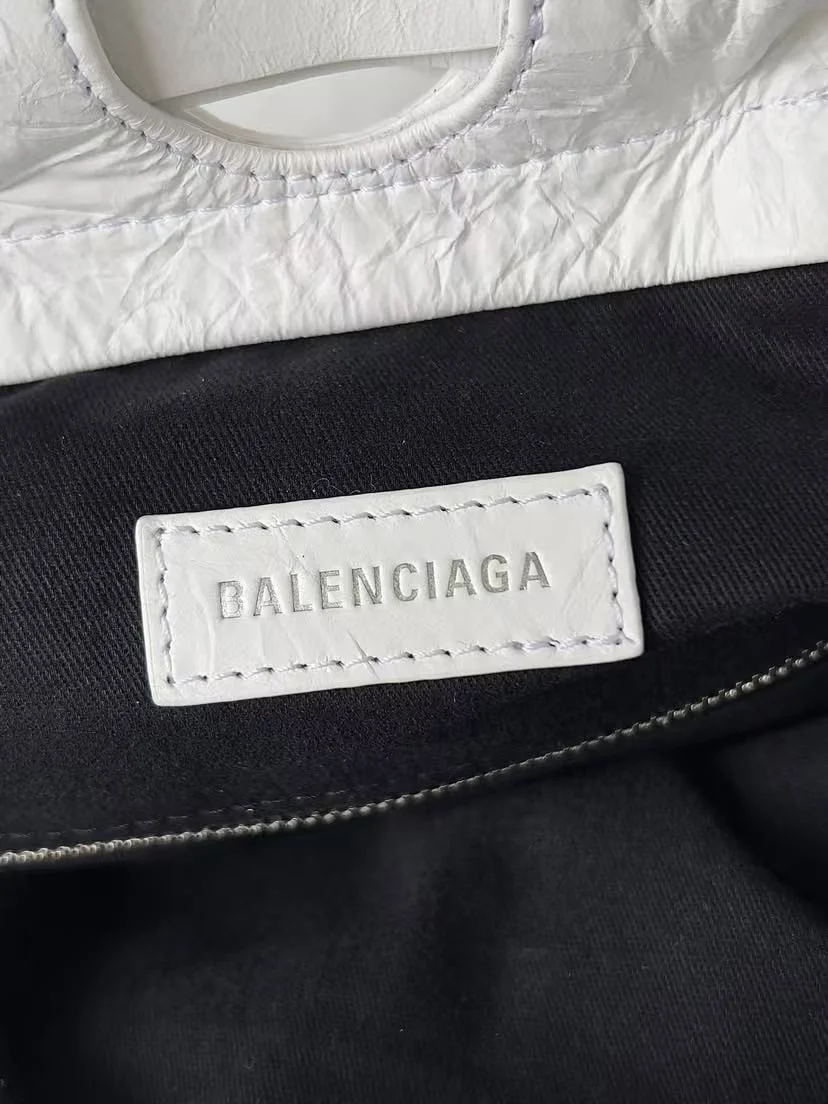 크러쉬 미디움 토트백 옵틱 화이트 상세