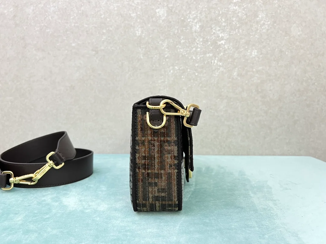 바게트 FF 자카드 시퀸 패브릭 백 상세