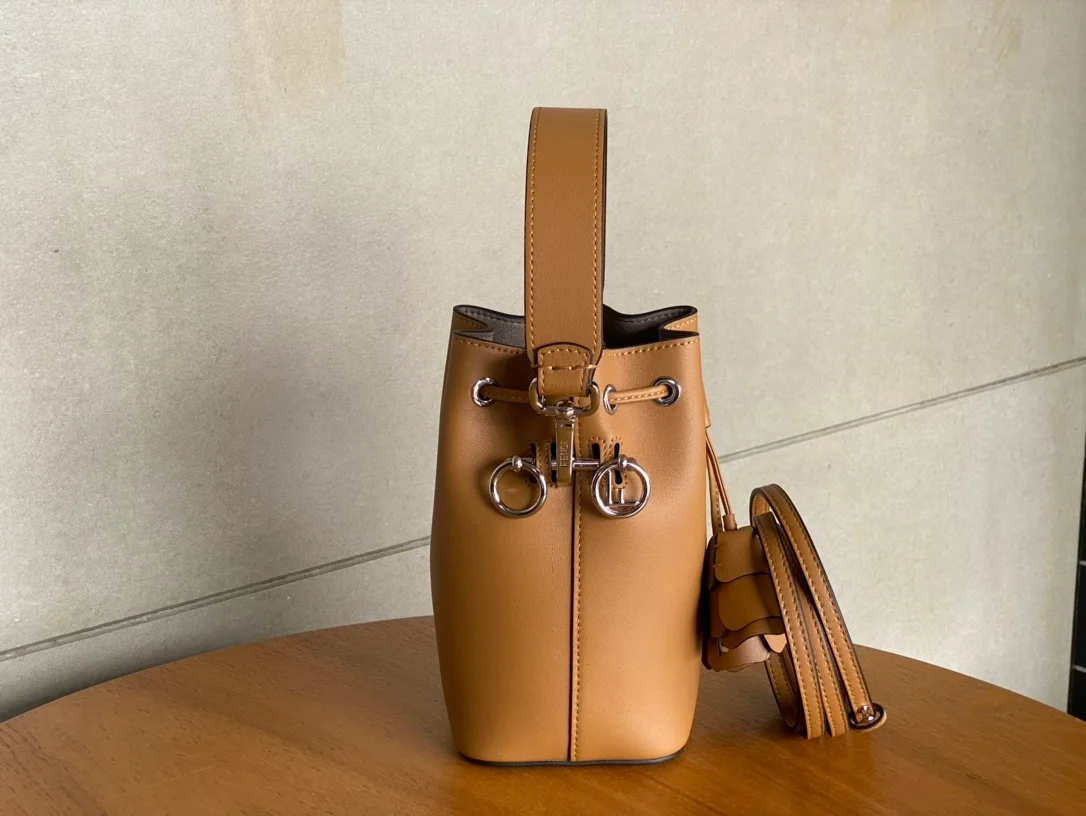 몬트레조 레더 미니백 브라운 상세