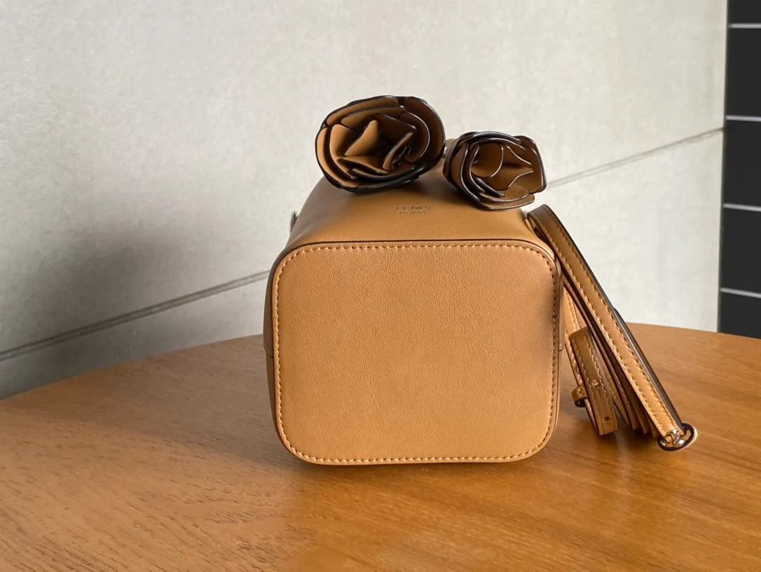 몬트레조 레더 미니백 브라운 상세