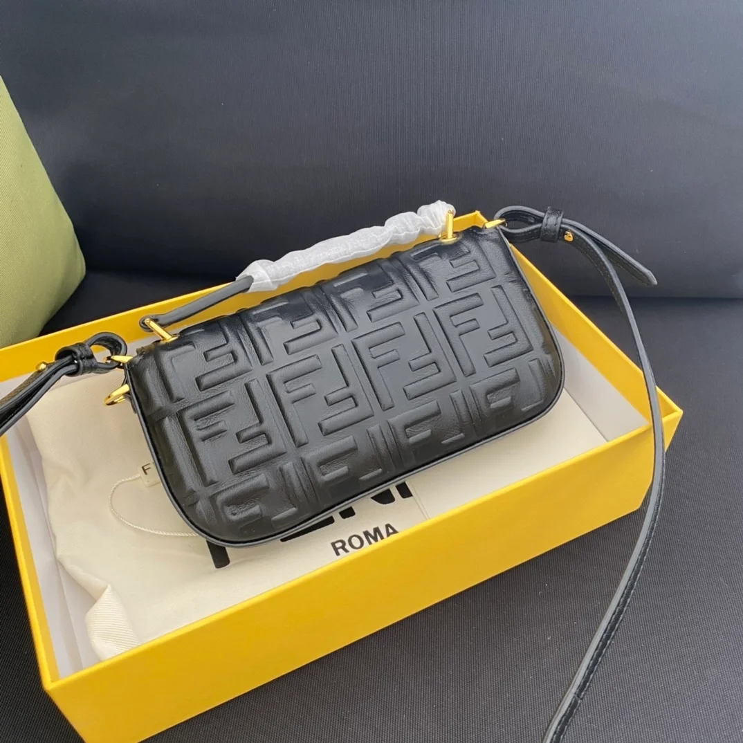 바게트 레더 백 블랙 상세