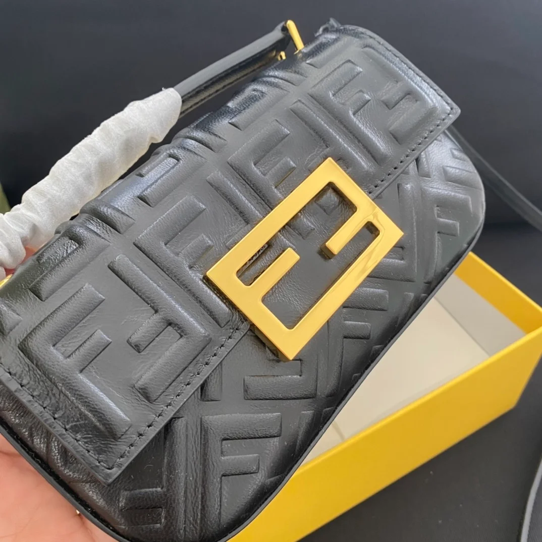 바게트 레더 백 블랙 상세