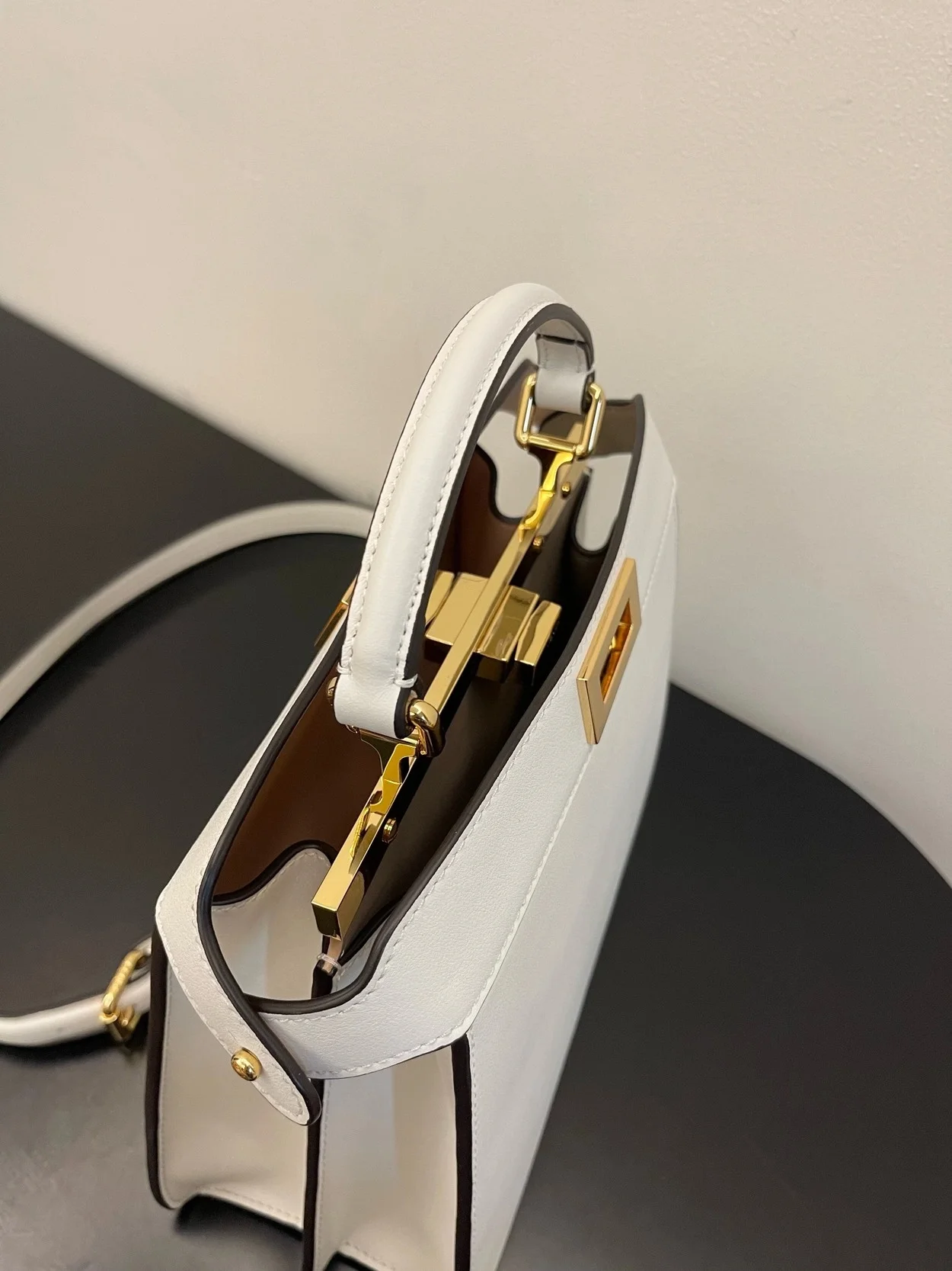 피카부 로즈 I SEE U 미디엄 백 화이트 상세