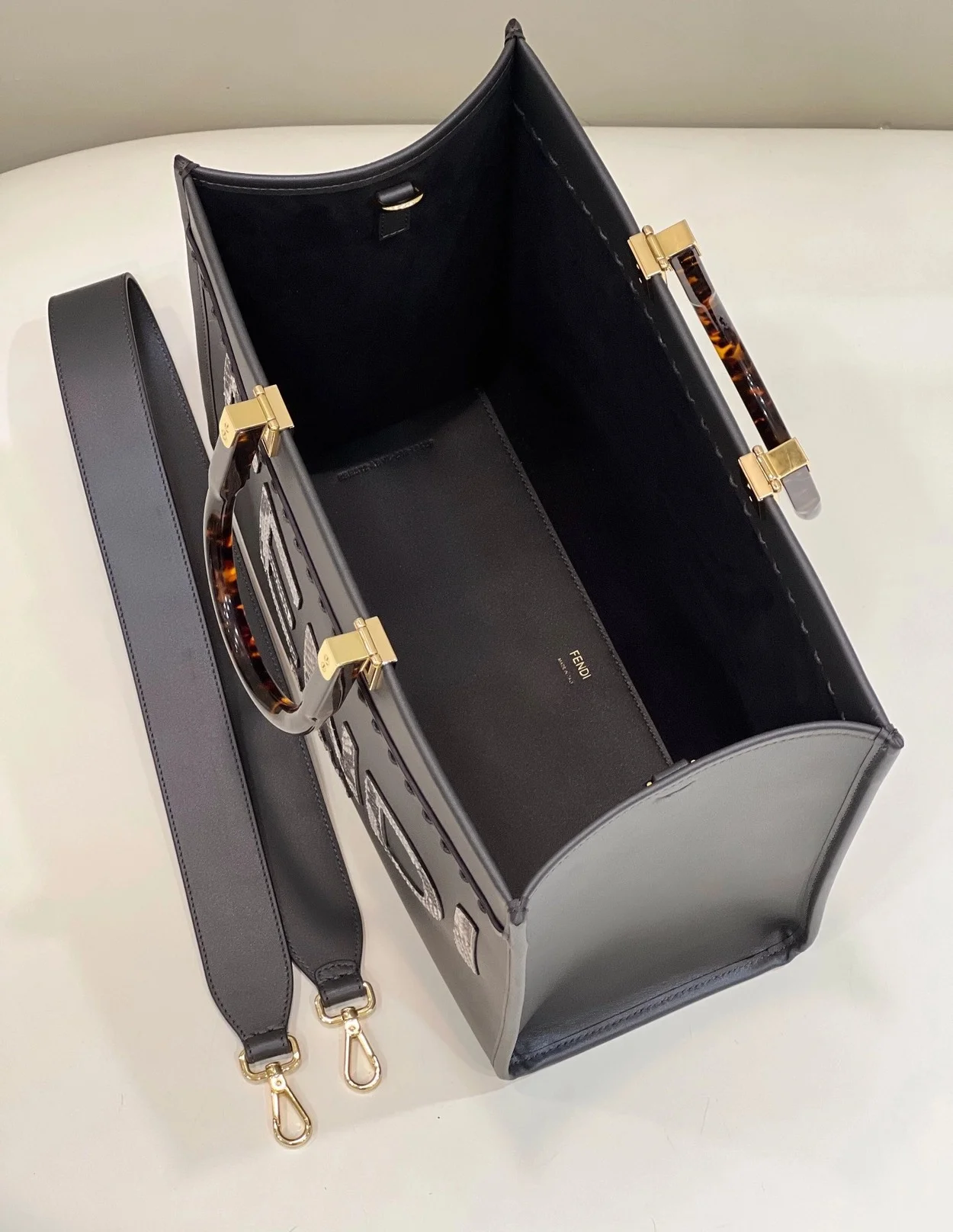 미디엄 선샤인 쇼퍼백 다크 그레이 상세