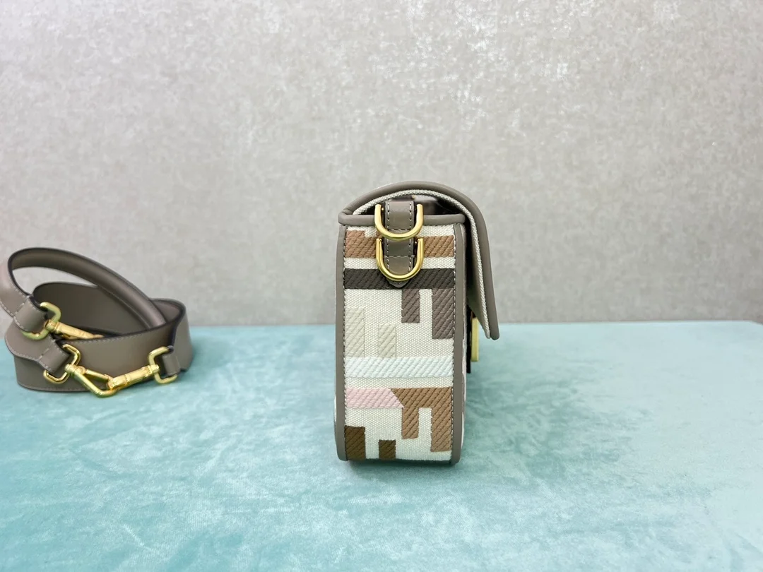 바게트 FF 멀티 컬러 캔버스백 상세