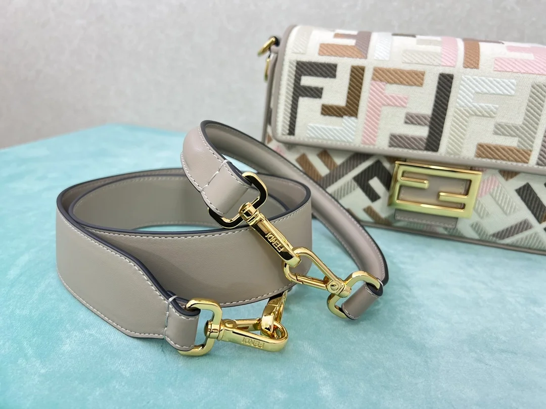 바게트 FF 멀티 컬러 캔버스백 상세