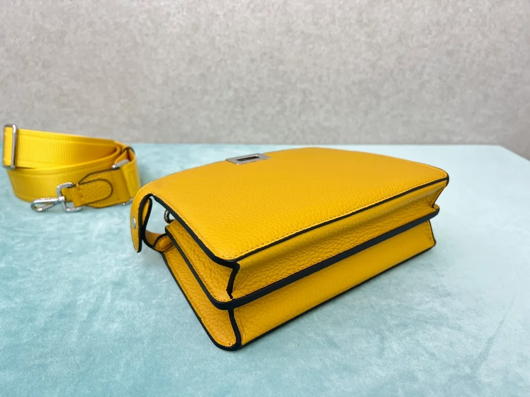 피카부 I SEE U 레더백 옐로우 상세