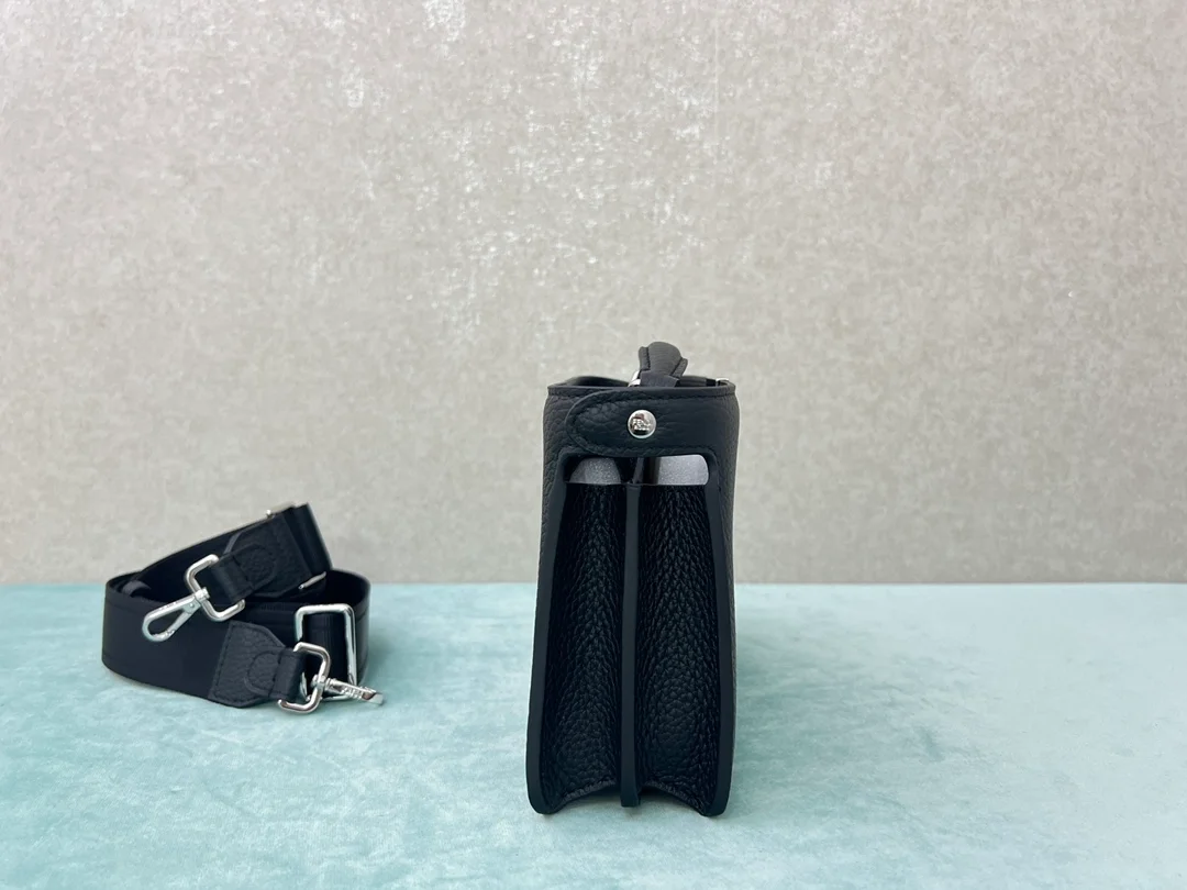 피카부 I SEE U 레더백 블랙 상세