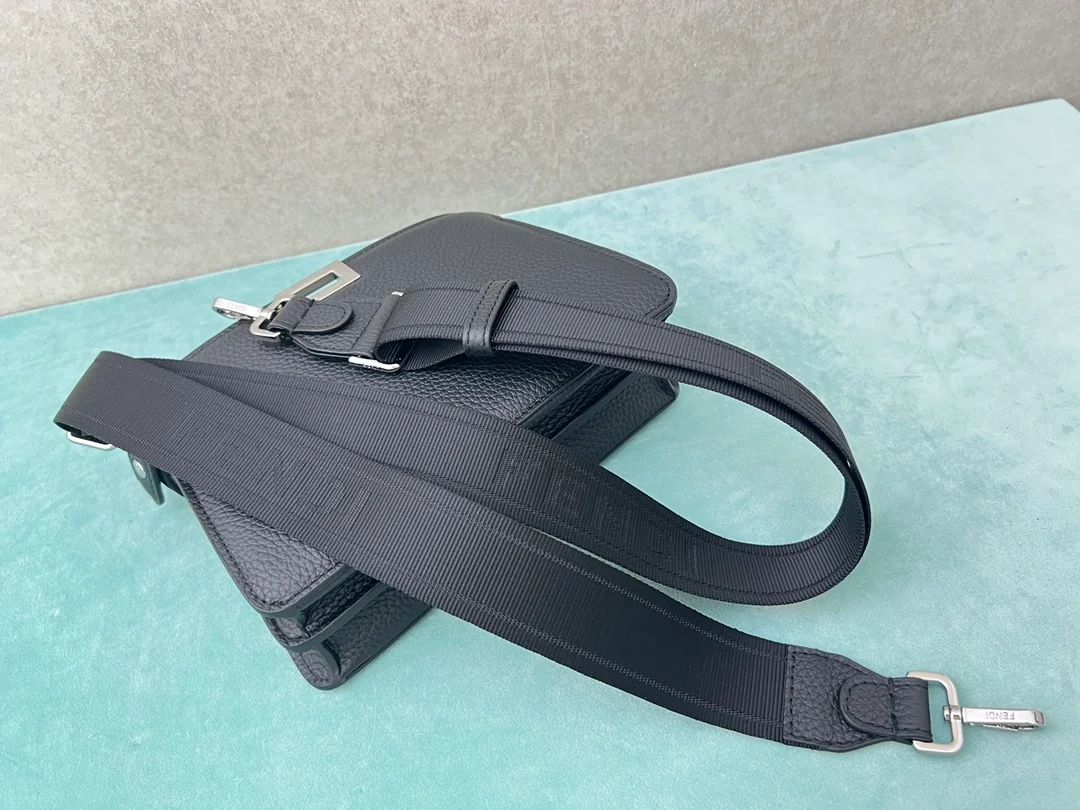 피카부 I SEE U 레더백 블랙 상세